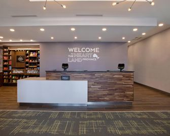 Hampton Inn & Suites by Hilton Ottawa West - Ottawa - Rezeption