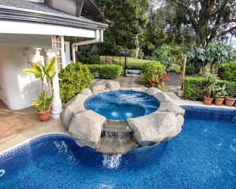 Alameda Cariari - סן חוזה - בריכה