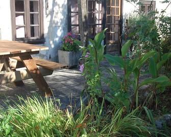 Peaceful Detached Cottage Studio French Countryside Private Garden Nature Lovers - Champagne-Mouton - Restaurante