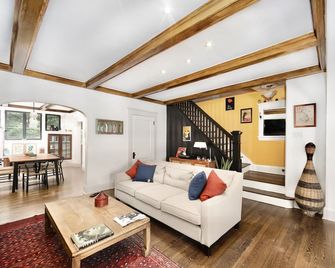 Stylish Historic Retreat Near Downtown Pittsburgh! - Pittsburgh - Sala de estar