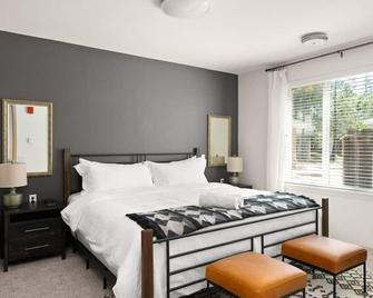 The Modoc | Stylish Stay in Paradise - Paradise