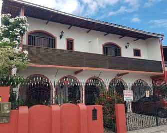 Apart Studios Pontal - Aeroporto 400 M - Centro 2,5 Km - Praia 1,5 Km - Ilhéus - Edificio