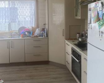 Home away from home - Beresfield - Kitchen
