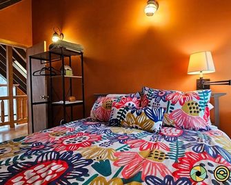 Holocene Chalet - treetop mountain views! - Basye - Chambre