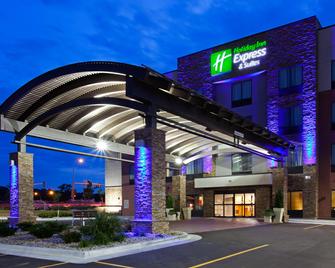 هوليداي إن إكسبرس آند سويتس روتشيستر - مايو كلينيك أريا، آن آي آيتش جي هوتل - روتشيستر - مبنى