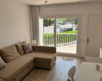 Sea view to Fornells Bay - Yacht Club - Fornells - Sala de estar