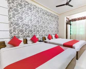 OYO 46078 Hotel Girnar - Itārsi - Habitación