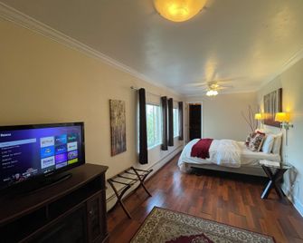 Arctic Fox Inn - Anchorage - Bedroom