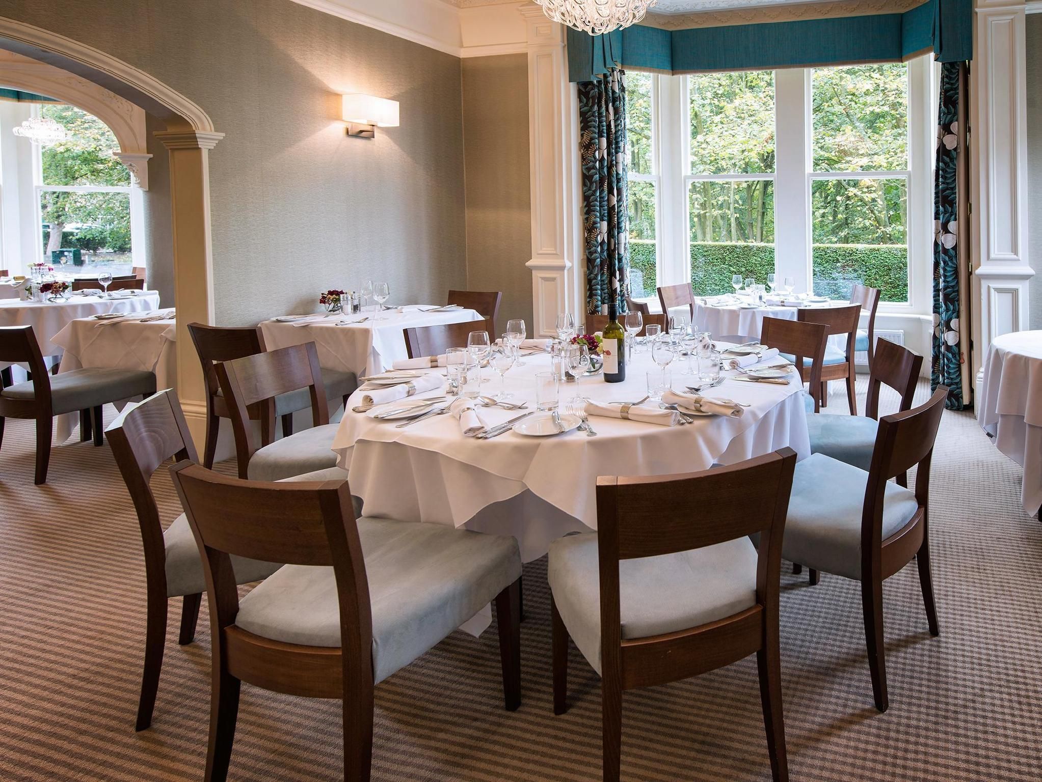 Ascot House Hotel - הארוגייט - מסעדה