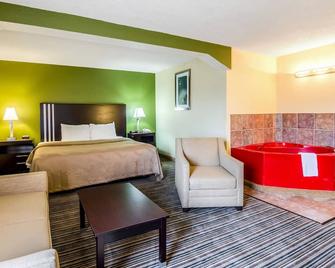 Quality Inn & Suites - Wytheville - Bedroom