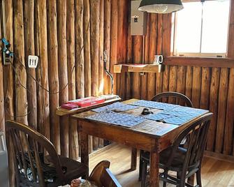 Classic original cedar log cabins set on Simms Stream in the North East Kingdom. - Colebrook - Dining room