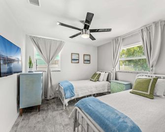 105 Bay Dr N - Indian Harbour Beach
