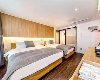 Jeju Boutique Hertz Hotel - Jeju City - Κρεβατοκάμαρα