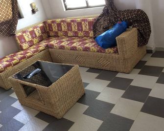 Palette Planete - Cotonou - Wohnzimmer