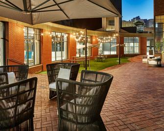 Hotel Indigo Cleveland Downtown by IHG - קליבלנד - פטיו