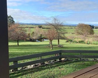 Little Forest Cabins with an awesome outlook. No. 3 - Feilding - Balcony