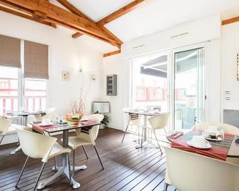 هوتل ألماديس - سان-جان-دو-لوز - غرفة طعام