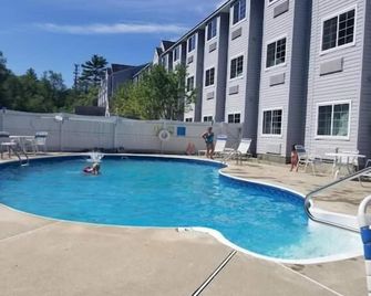 Sturbridge Plaza Hotel - Sturbridge - Басейн