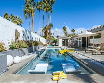 Life of Leisure! Midcentury Alexander! 4 Bed! Pool! Spa! Fire pits! Mntn Views! - Palm Springs - Pool