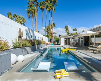 Life of Leisure! Midcentury Alexander! 4 Bed! Pool! Spa! Fire pits! Mntn Views! - Palm Springs - Pool