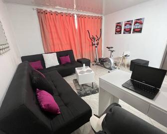 Apartamento Cemtral Completo Serca Cemtros Comerciales Bogota - بوغوتا - غرفة معيشة