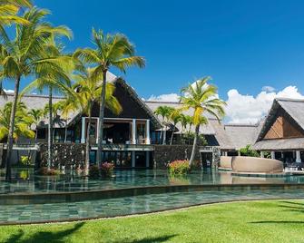 كونستانس بيلي ماري بلاجي - بيلي ماري - حوض السباحة