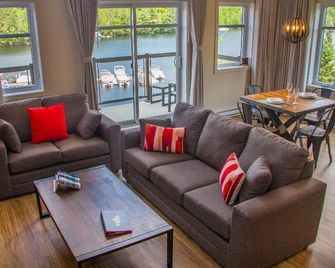 Le Viking Resort - Sainte-Marguerite-du-Lac-Masson - Salon