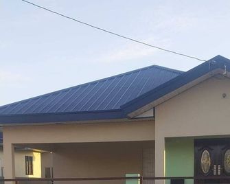 Charming Piarco Home with Garden View - Piarco - Gebouw