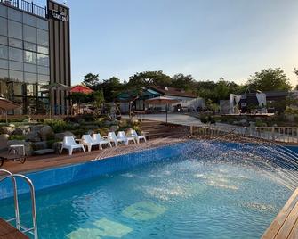 Yeongcheon Kids Farm Glamping - Yeongcheon - Pool