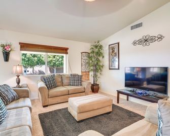 Yuma Family Home w/ Covered Patio + Grill! - Yuma - Sala de estar