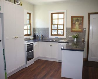 Sancreed Cottage - Walhalla - Kitchen