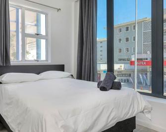 Inn & Out Express Sea Point - Cape Town - Bedroom