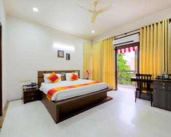 Palm34 - Luxury Private Room With Attached Bath - Jaipur - Makuuhuone