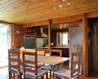 Comfortable air-conditioned chalet with private Jacuzzi - Saint-Pierre - Salle à manger