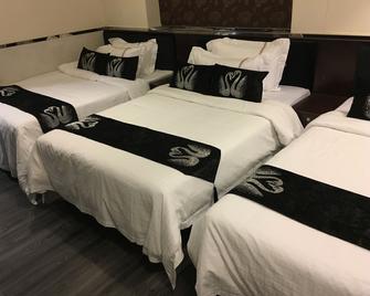 Seasons Hotel - Causeway Bay - Hong Kong - Bedroom