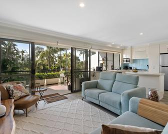 The Oasis Apartments and Treetop Houses - Byron Bay - Wohnzimmer
