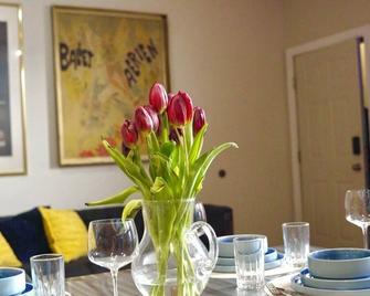 Spacious 3-bedroom apartment in West New York minutes to NYC - West New York - Dining room