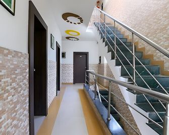 Hotel Atithi - Oposite Shreeji Hospital - Rajkot - Aufgang