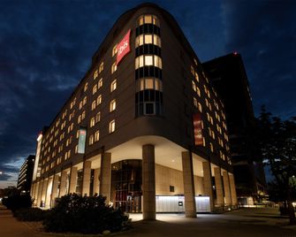 إبيس وارسزاوا ستير مياستو - وارسو - مبنى