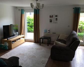 Lovely Entire House in heart of Harlow - Harlow - Living room