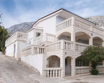 Apartment with amazing sea view - Omiš - Budynek