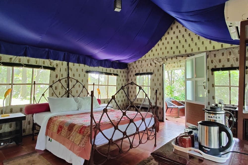 Grassroots Wayanad, Valley-view Tents - Tariyode - Schlafzimmer