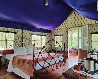 Grassroots Wayanad, Valley-view Tents - Tariyode - Bedroom