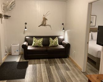 Pinewood Inn - Golden