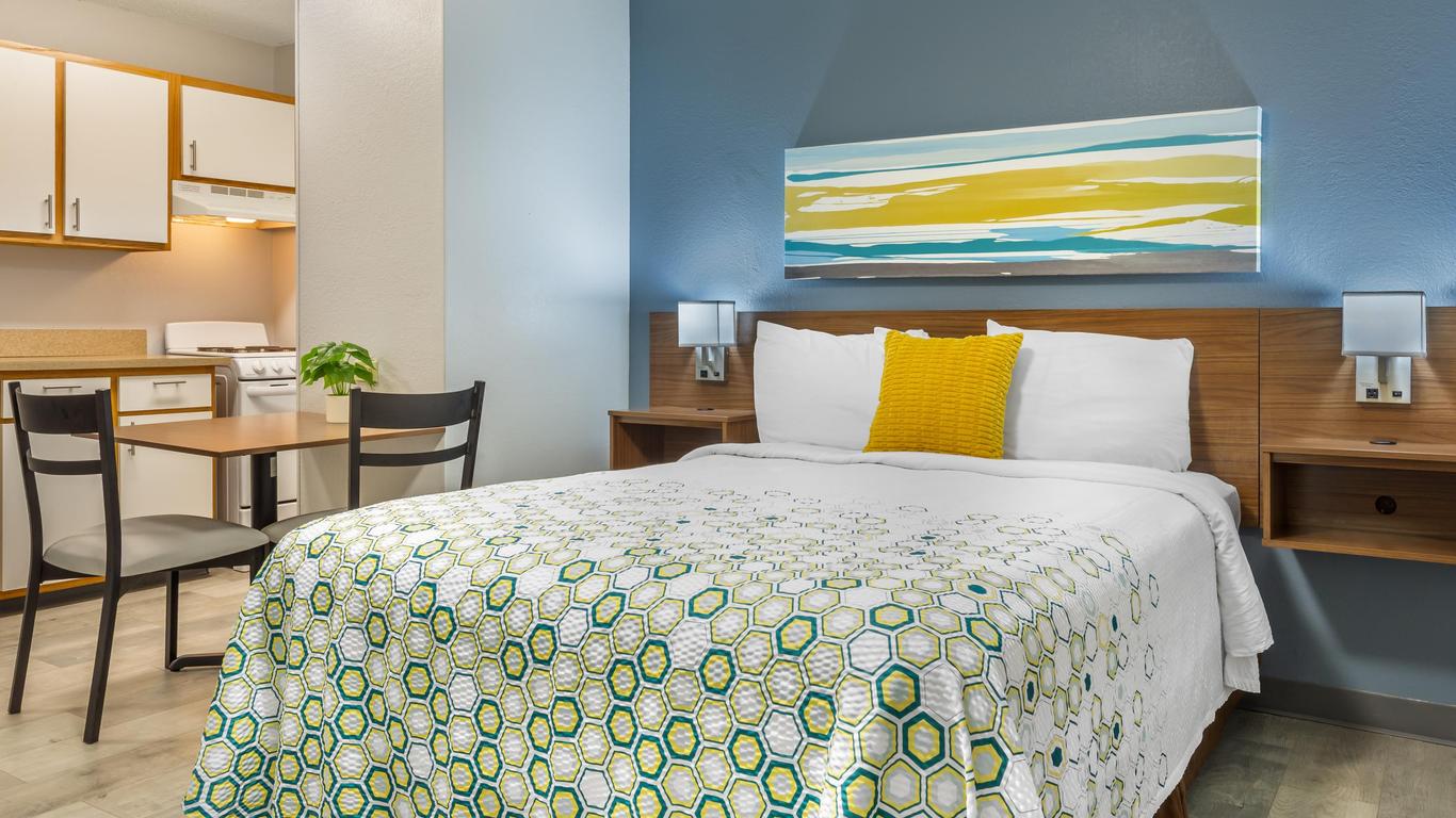 HomeTowne Studios & Suites by Red Roof Greensboro