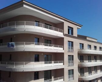 Studio near Tavignano quiet parking - Corte - Bâtiment