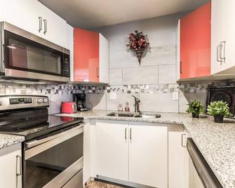 Newly renovated duplex for up to 8 people - adjoining unit #2 - Overland Park - Kitchen