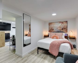 Modern Chic Retreat Luxe Comfort and Style - Omaha - Bedroom