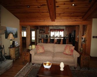 The Ponderosa - Jefferson - Living room