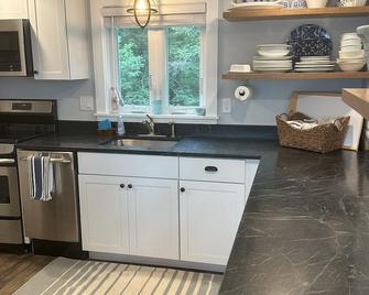 Lakefront home on Ossipee Lake with dock and gorgeous views - Ossipee - Cucina